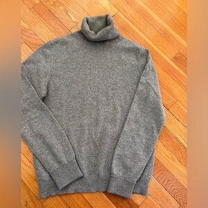 Brooks Brothers grey cashmere turtleneck sweater. Size XS